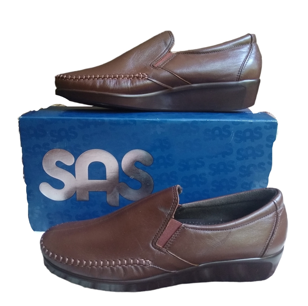 NIB $178 SAS Comfort Moccasin Loafer In Dream Brown Woman's 9